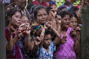 Suu+Kyi+Visits+Mae+La+Refugee+Camp+OmMfENM1imQl
