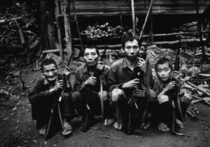 Trois générations de résistance | Photo de Philip Blenkinsop (Hmong secret war continues, Laos)